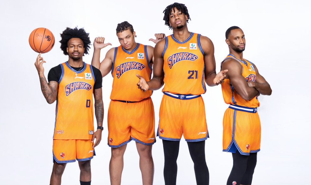 开云官网-刚下车就开练！战上海3条件对广东不利，粤媒支招杜锋：学深圳