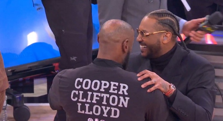 kaiyun-又是谁的青春呢？詹姆斯赛前和安东尼、麦迪拥抱寒暄